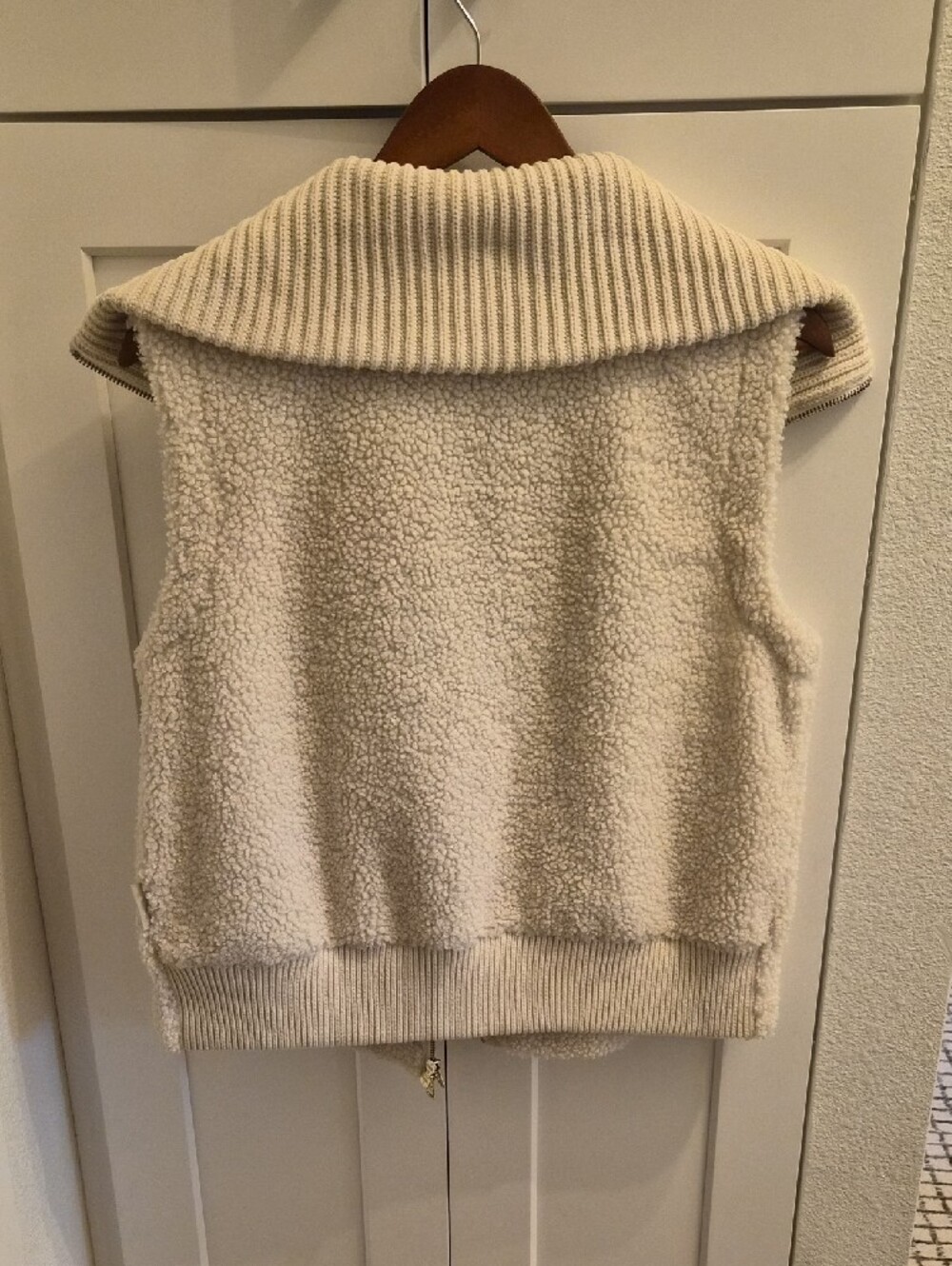 Varley Aspen Gilet, Small - Picture 7 of 8